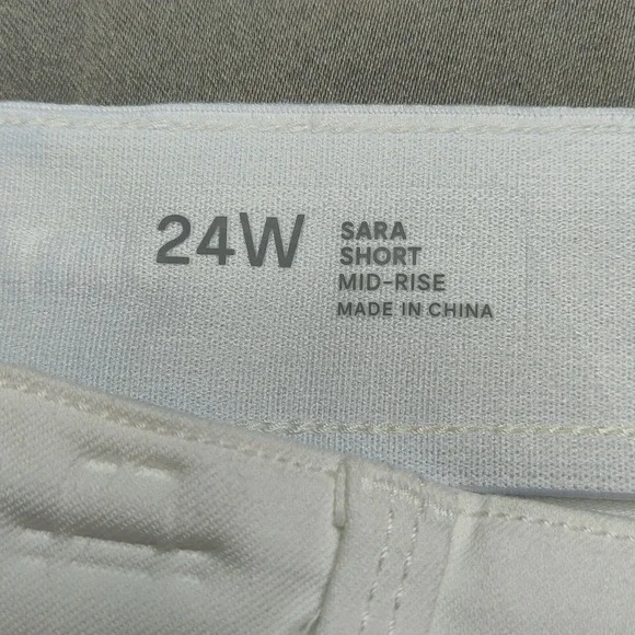 Liz Claiborne Sara Women Plus 24W White Secretly Slender Bermuda Shorts‎ NEW - Picture 7 of 11